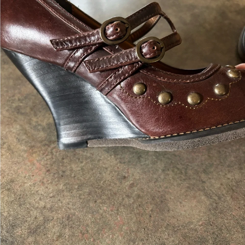 Kenzie Brown Wedge Shoes with Vintage Straps - Picture 5 of 7